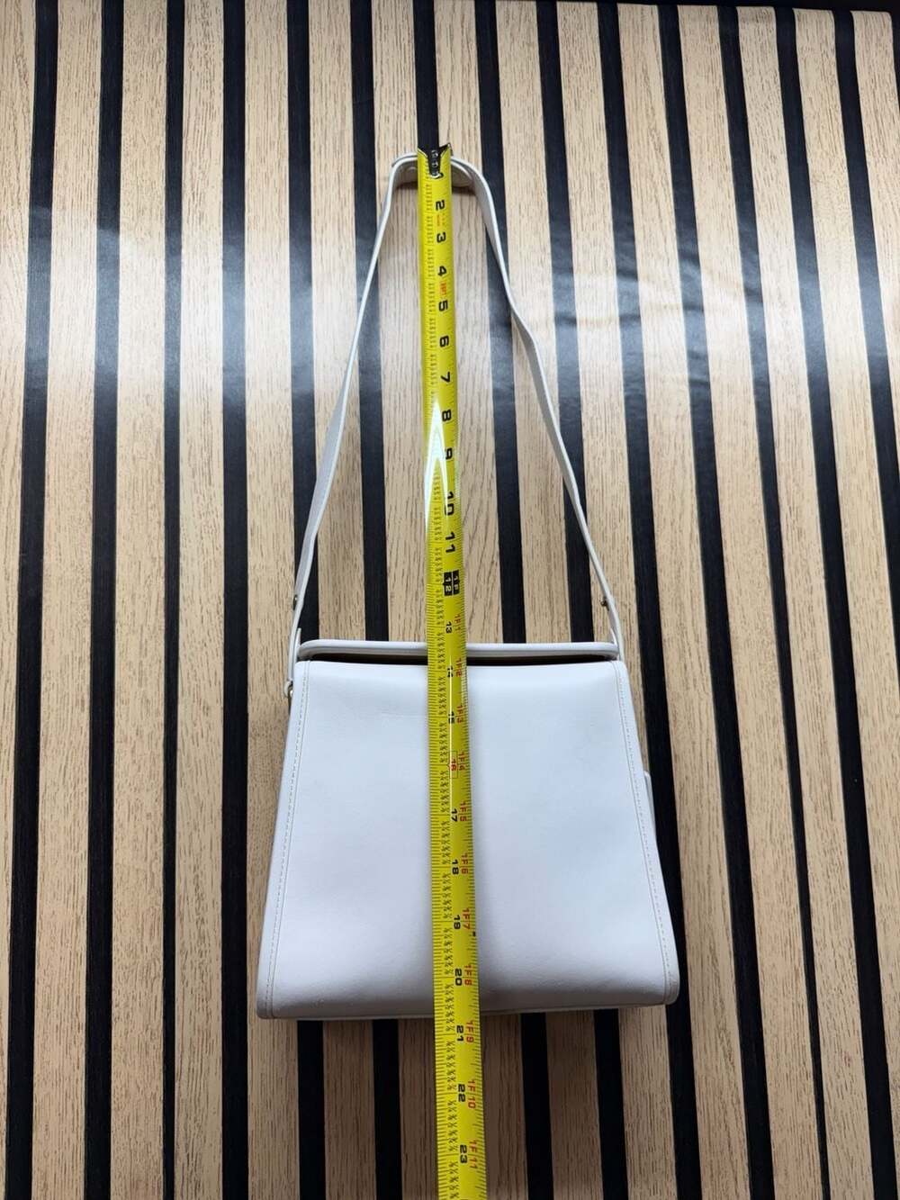 Coach Originals Turnlock Shoulder Bag in Chalk Leather - Picture 4 of 14